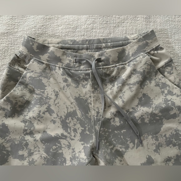 Men’s lululemon joggers size large - Picture 3 of 7